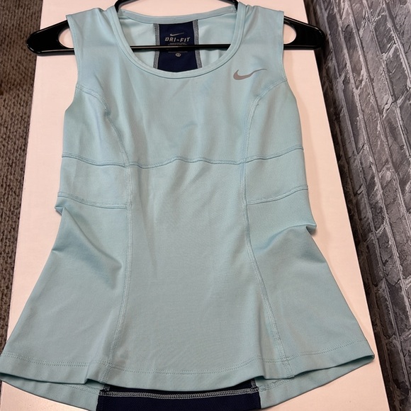 Nike top - Picture 6 of 7
